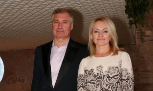 Адвокат Хабаров пришел с супругой на концерт Дубцовой 
